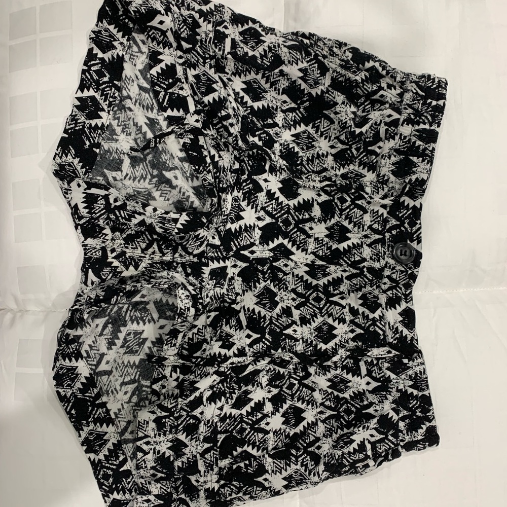 Draw string black + white high waisted shorts